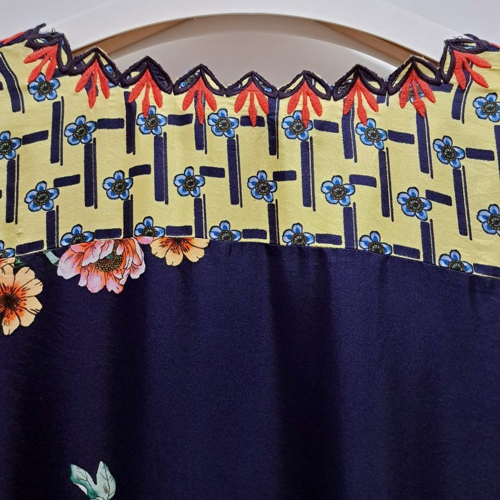 Johnny Was Dinah Silk Tunic with Embroidered Trim Size Large - Picture 9 of 11